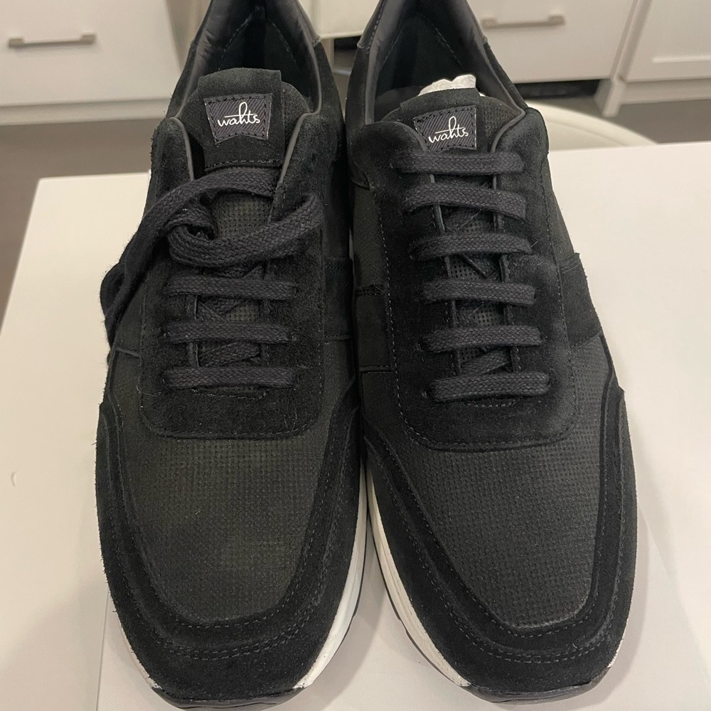 Wahts mens sneakers.